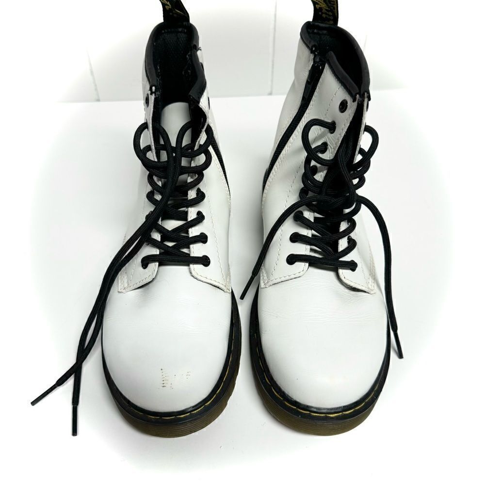 Dr. Marten’s 1460 White Smooth Leather 8 Eye Boots Women’s Size 5